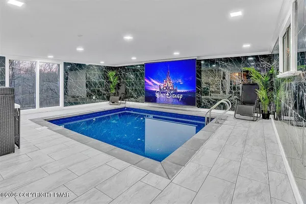 $599,900 | 2525 209th, Sciota, PA 18354