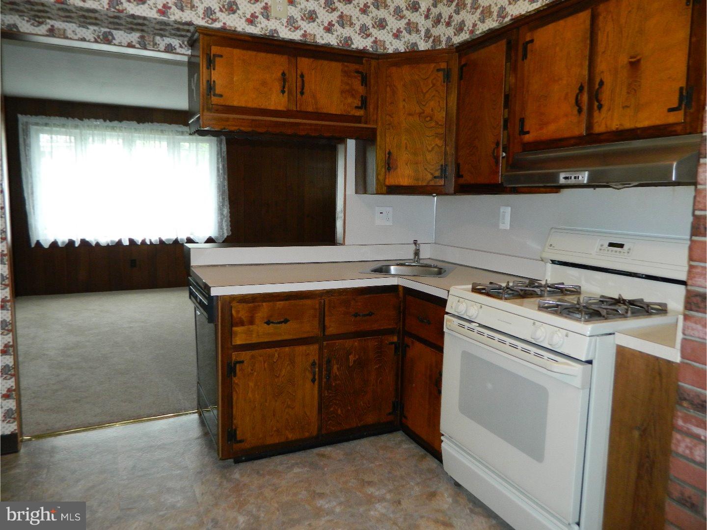1127 Wynnbrook Road Secane, PA 19018 - Photo 11 of 16 Kitchen