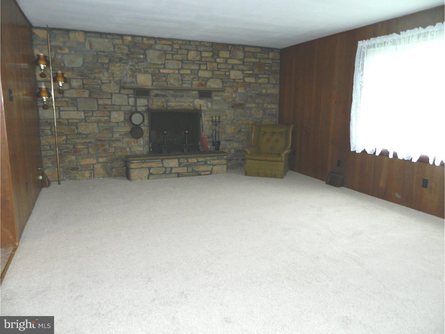 1127 Wynnbrook Road Secane, PA 19018 - Photo 8 of 16 Great Room