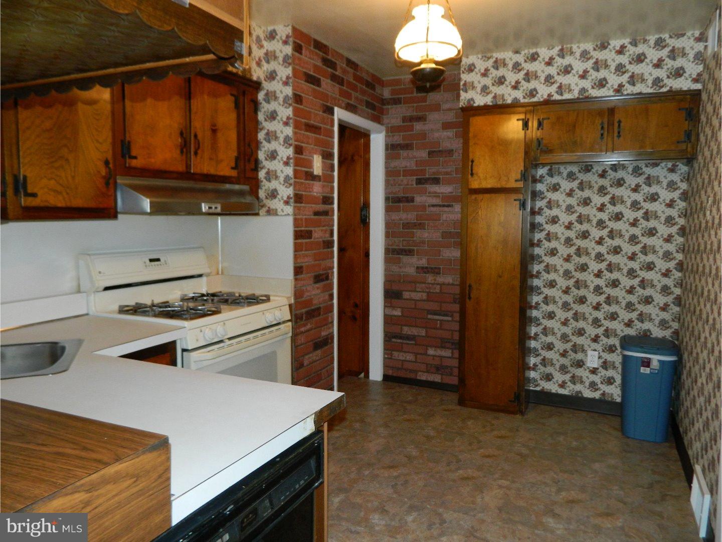1127 Wynnbrook Road Secane, PA 19018 - Photo 10 of 16 Kitchen