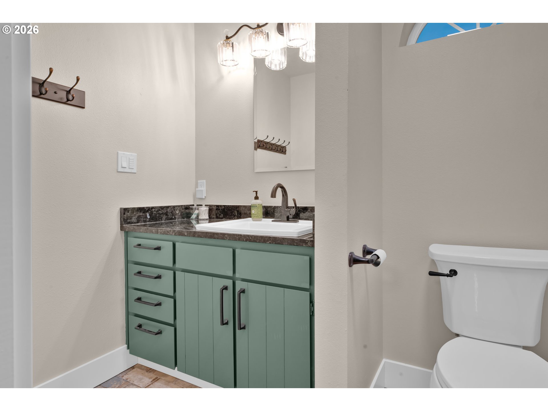 5323 Leavitt Loop Florence, OR 97439 - Photo 23 of 48 Bathroom, Attached