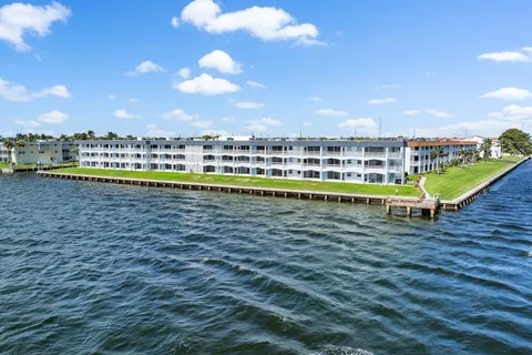 $185,000 | 100 Shore Court, Unit 105, North Palm Beach, FL 33408