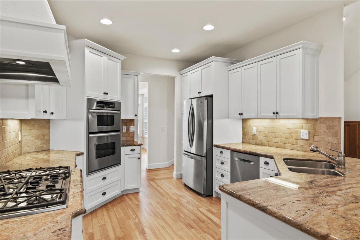 14622 Banner Lava Cap Road Nevada City, CA 95959 - Photo 20 of 66 a kitchen with stainless steel appliances granite countertop a refrigerator and a stove