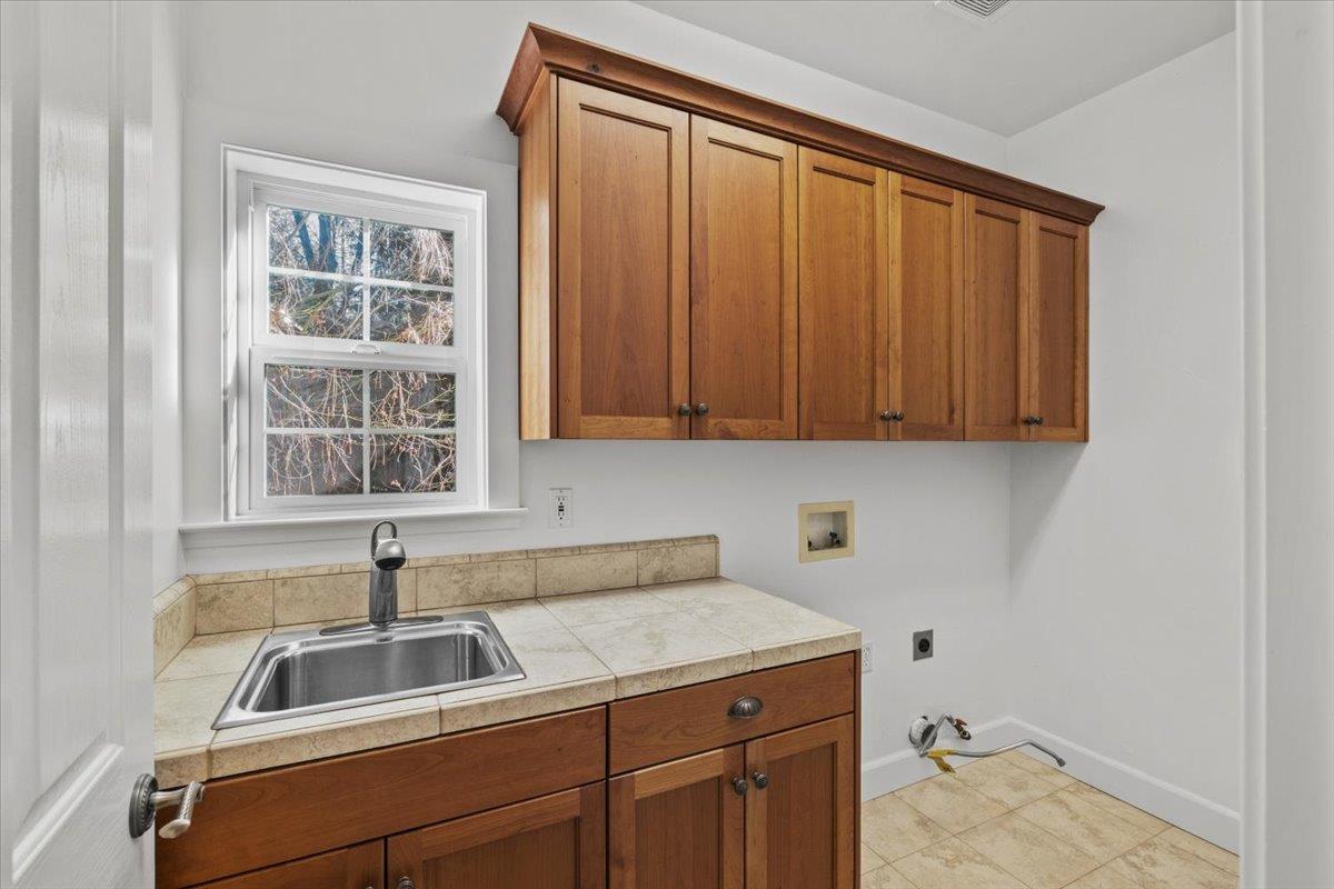 14622 Banner Lava Cap Road Nevada City, CA 95959 - Photo 38 of 66 a kitchen with a sink and cabinets