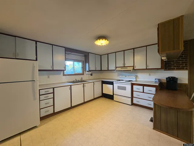 $161,000 | 225 North 8th Street, Douglas, WY 82633