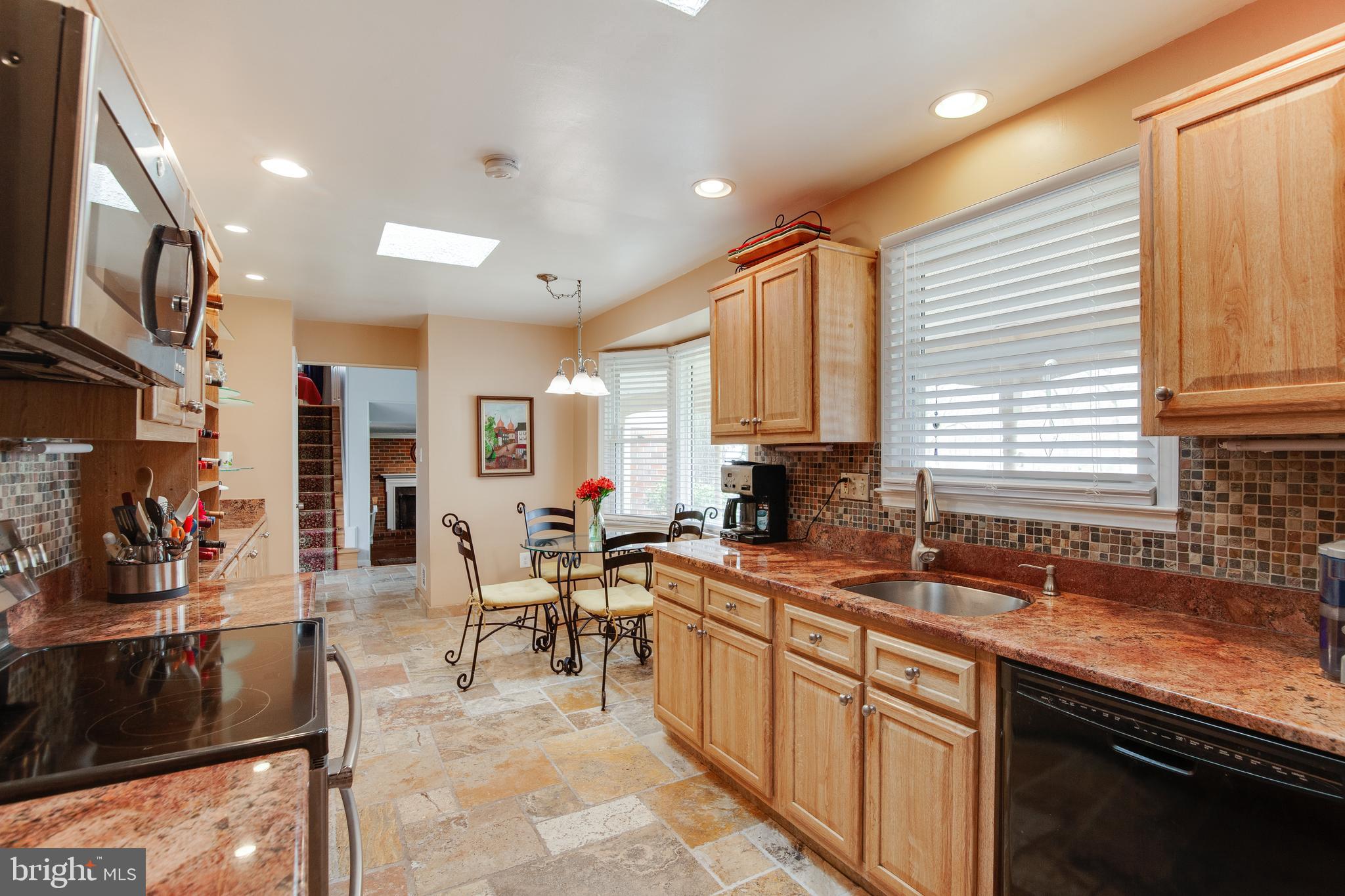 6933 Conservation Drive Springfield, VA 22153 - Photo 3 of 32 Kitchen