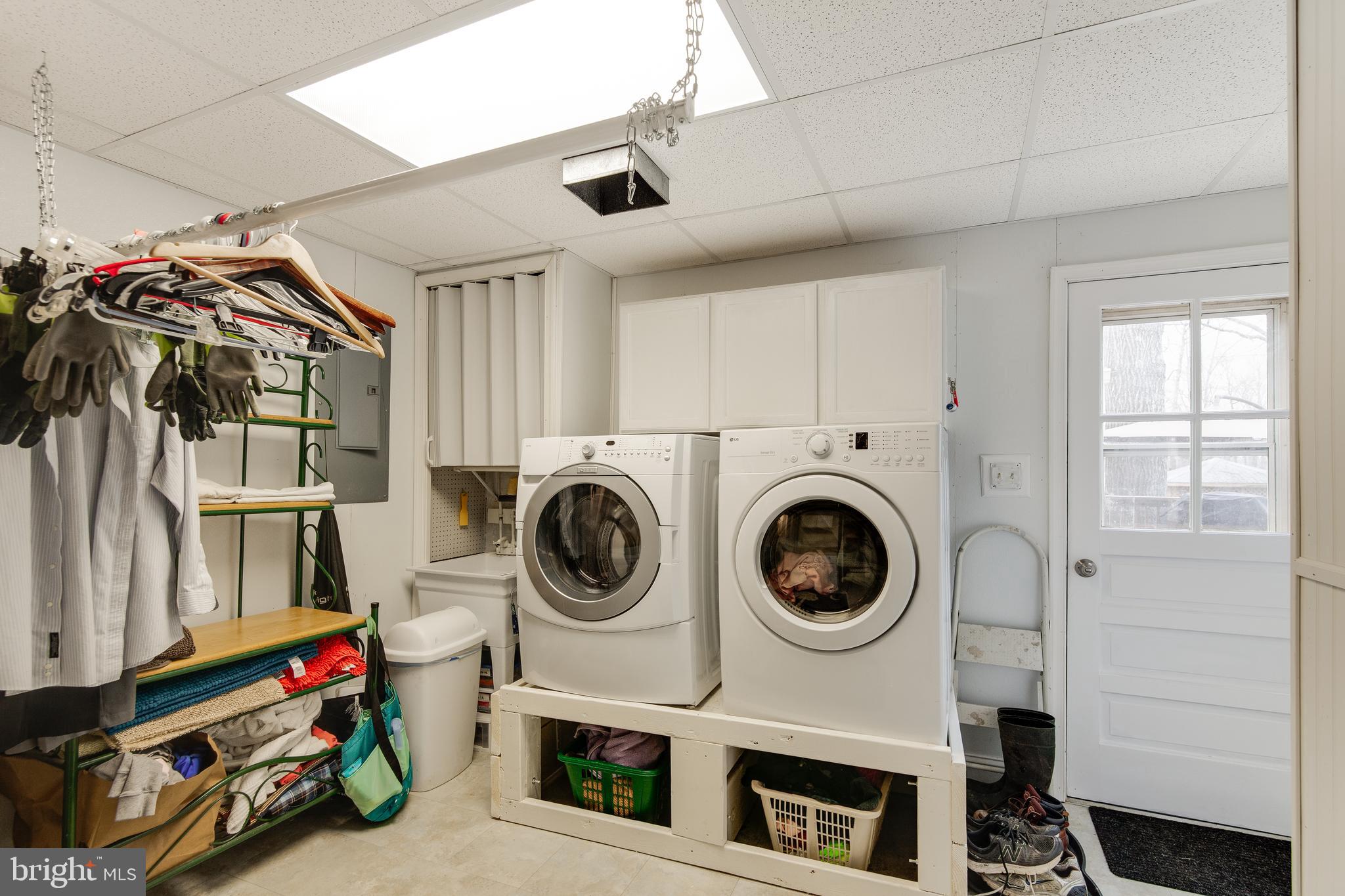 6933 Conservation Drive Springfield, VA 22153 - Photo 9 of 32 Laundry/Mud Roon