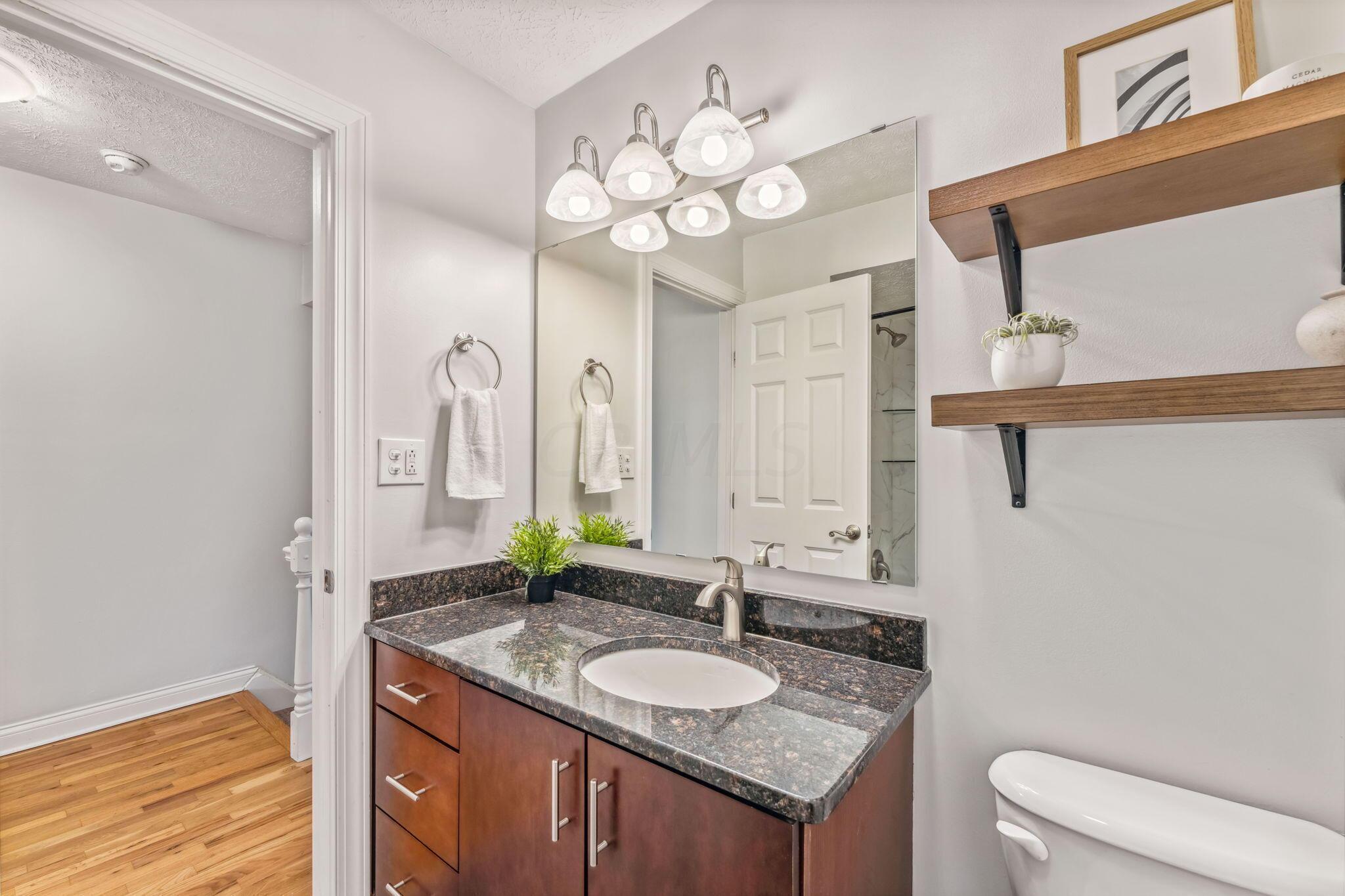 832 Palmer Road Columbus, OH 43212 - Photo 26 of 35 Full Bathroom