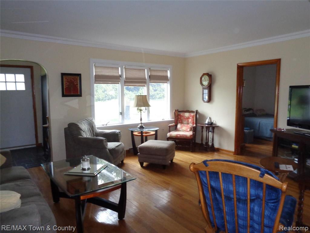5320 North Linden Road Flint, MI 48504 - Photo 4 of 37