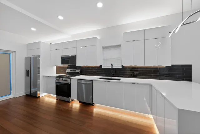 $399,900 | 148 West 59th Street, Chicago, IL 60621