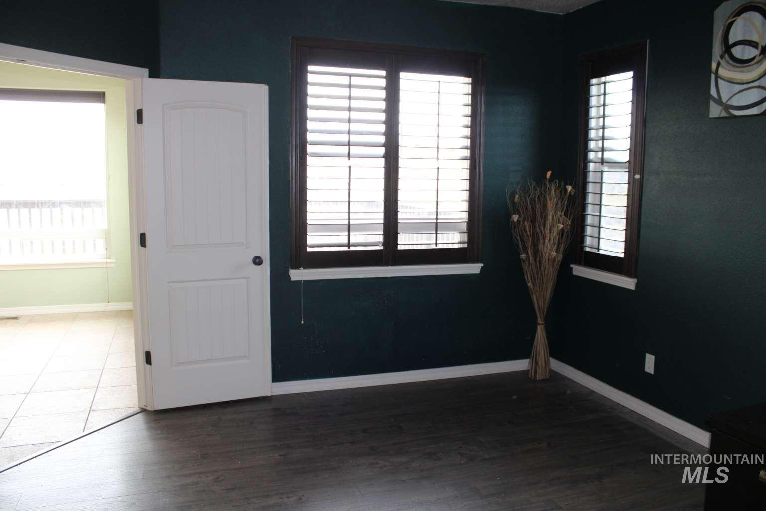 1422 River View Lane Buhl, ID 83316 - Photo 16 of 43 Entrance foyer with dark wood-style flooring