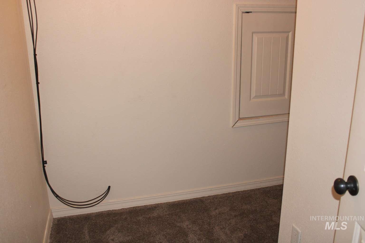 1422 River View Lane Buhl, ID 83316 - Photo 37 of 43 Detailed view of baseboards and carpet flooring