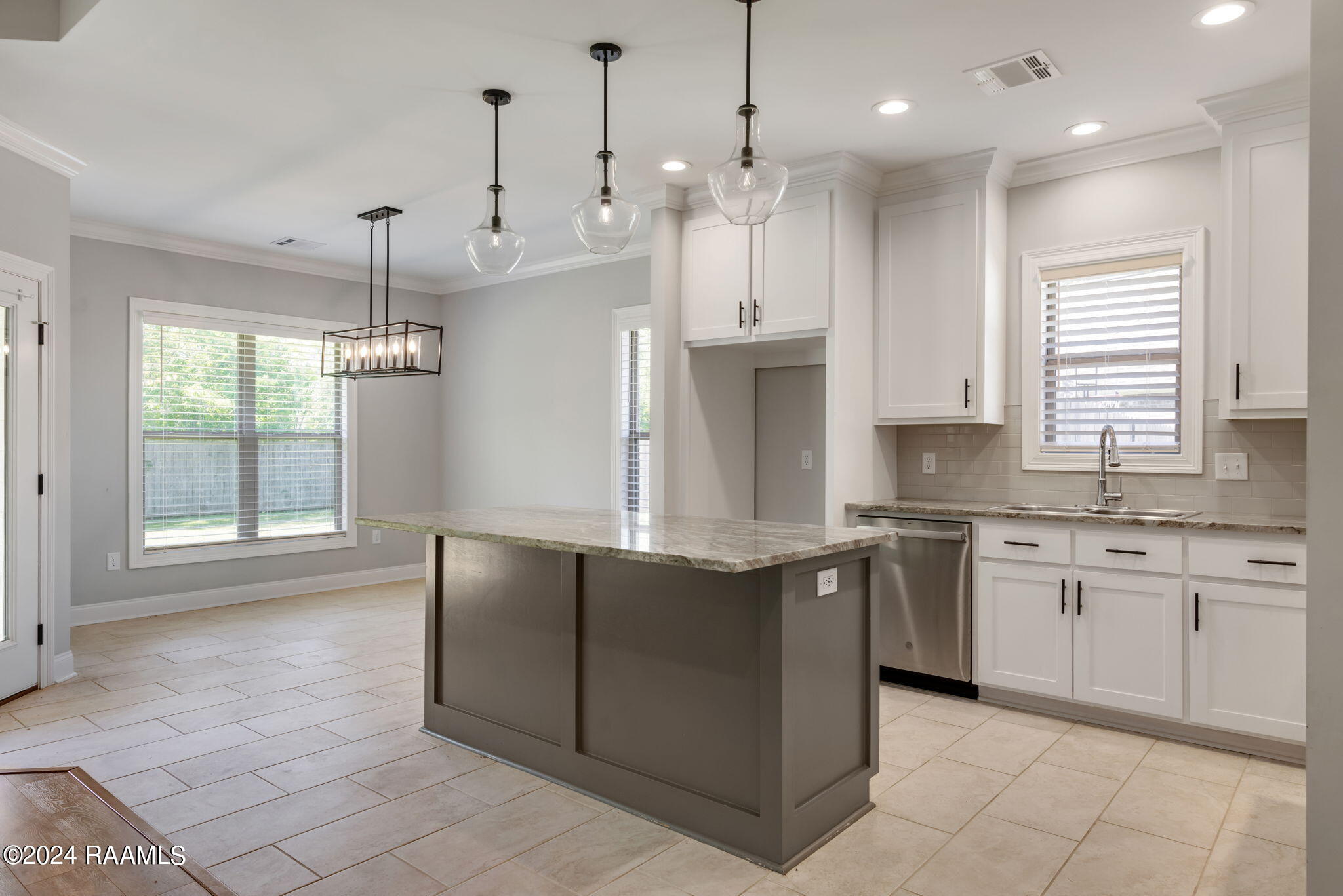213 Timberland Ridge Boulevard Lafayette, LA 70507 - Photo 10 of 23 Kitchen Dining