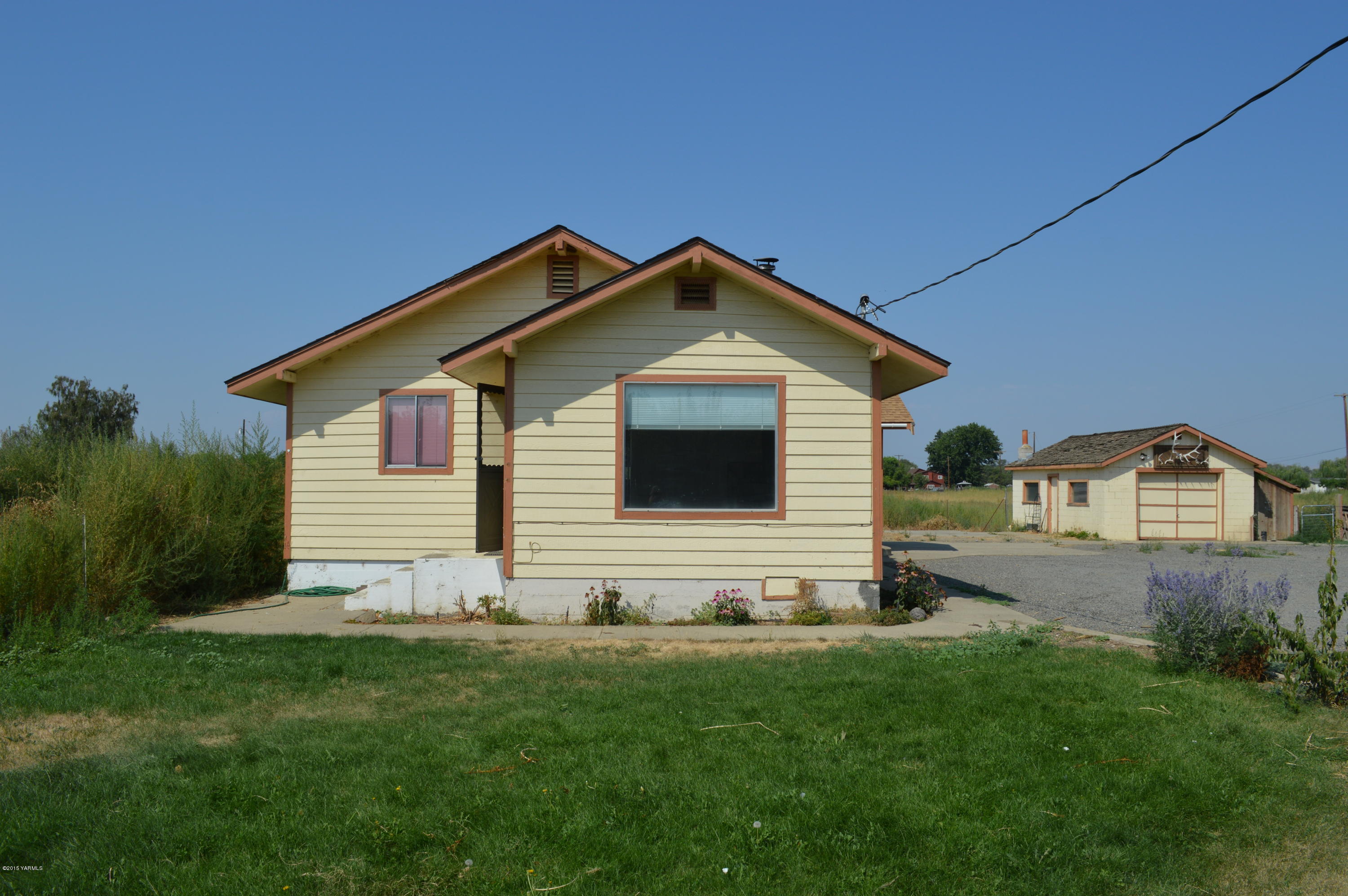 a front view of house with backyard