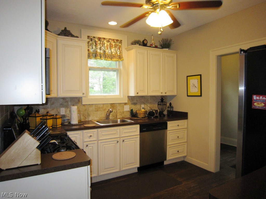 3247 Clarendon Road Cleveland, OH 44118 - Photo 6 of 18 Gallery Image 6