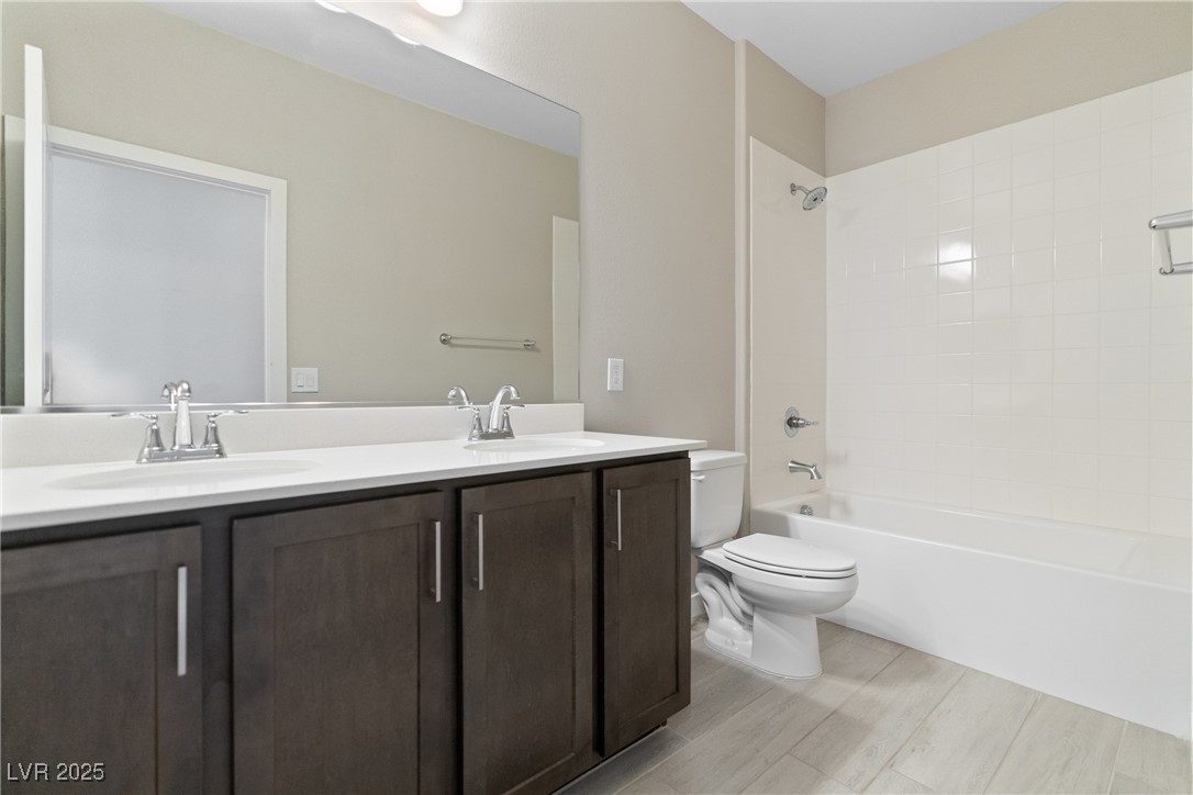 12 Papavero Court Henderson, NV 89011 - Photo 10 of 17 Full bath featuring washtub / shower combination, double vanity, and light wood-style floors