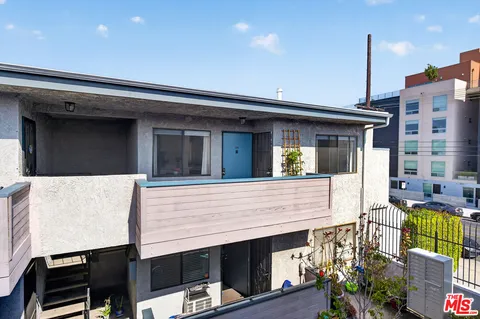 $669,000 | 9313 National Boulevard, Unit 204, Los Angeles, CA 90034