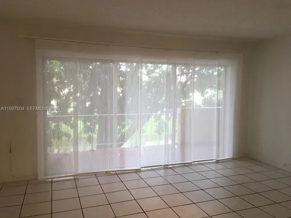 $2,100 | 9375 Fontainebleau Boulevard, Unit L209, Miami, FL 33172