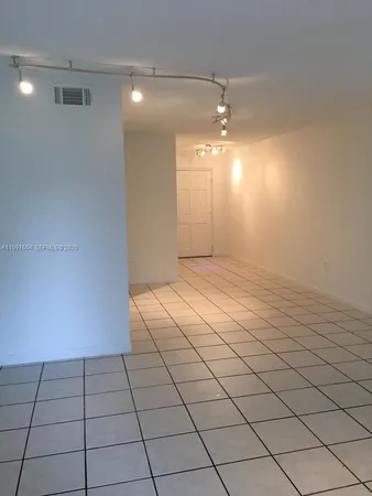$2,100 | 9375 Fontainebleau Boulevard, Unit L209, Miami, FL 33172