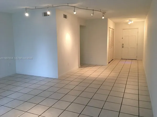 $2,100 | 9375 Fontainebleau Boulevard, Unit L209, Miami, FL 33172