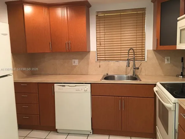 $2,100 | 9375 Fontainebleau Boulevard, Unit L209, Miami, FL 33172