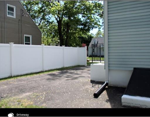213 Pheland Street Springfield, MA 01109 - Photo 3 of 30 Gallery Image 3