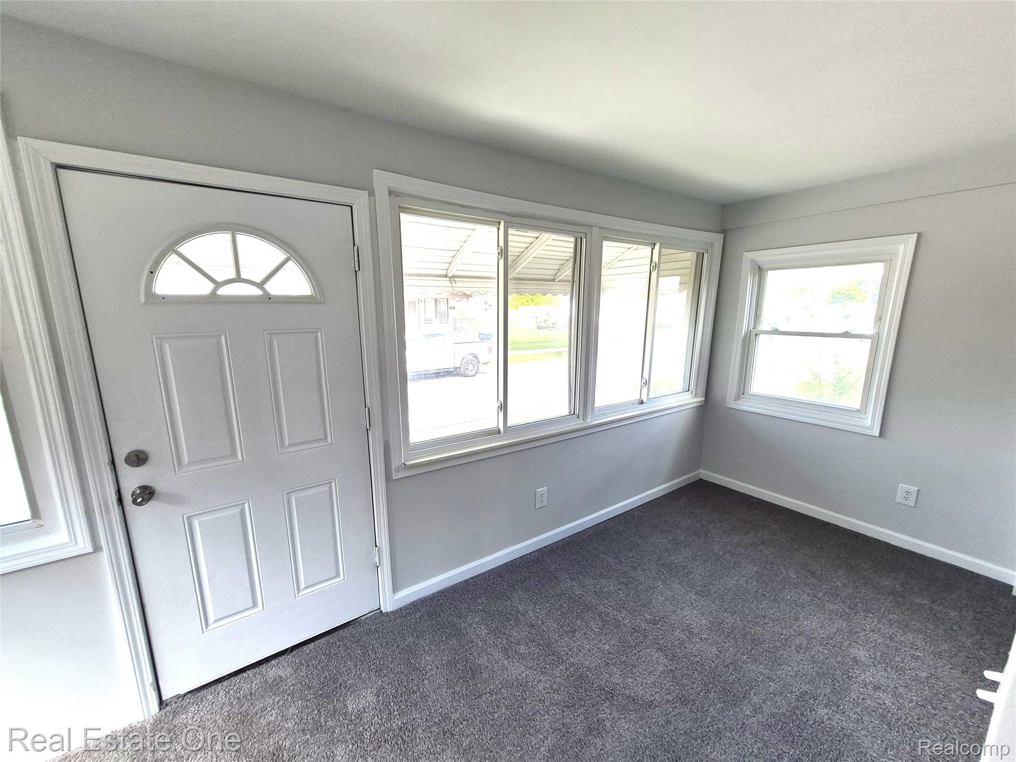 51 Elizabeth Street River Rouge, MI 48218 - Photo 2 of 33 Entry
