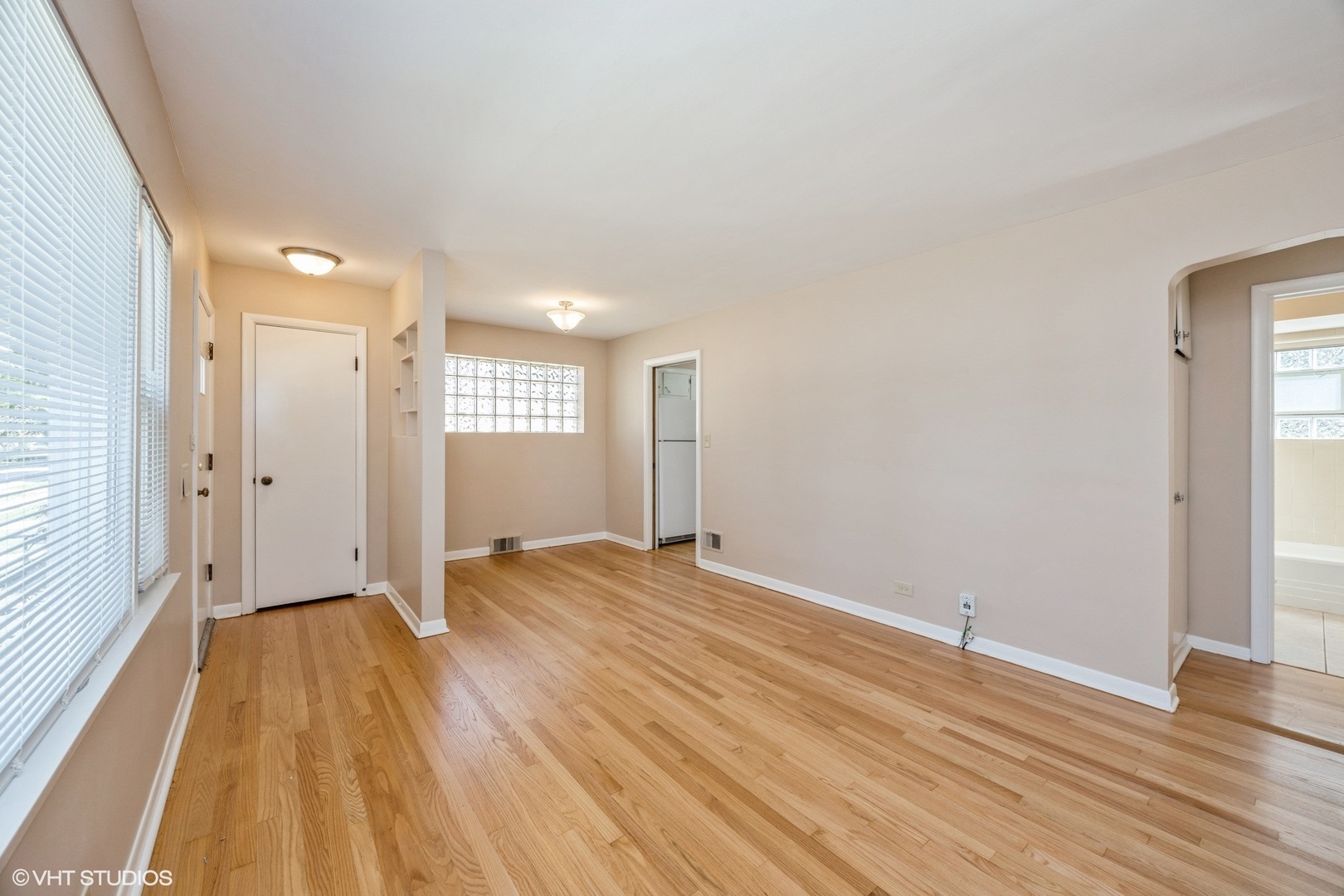 201 East Burlington Street Riverside, IL 60546 - Photo 2 of 11