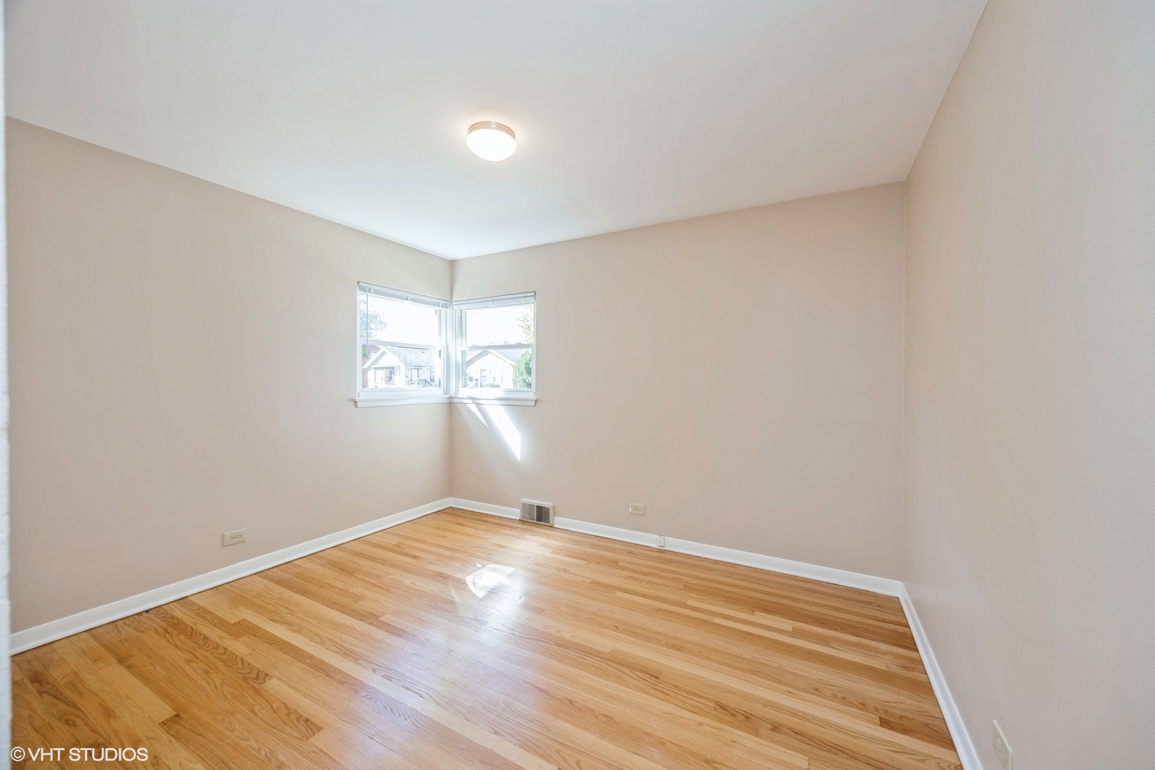 201 East Burlington Street Riverside, IL 60546 - Photo 5 of 11
