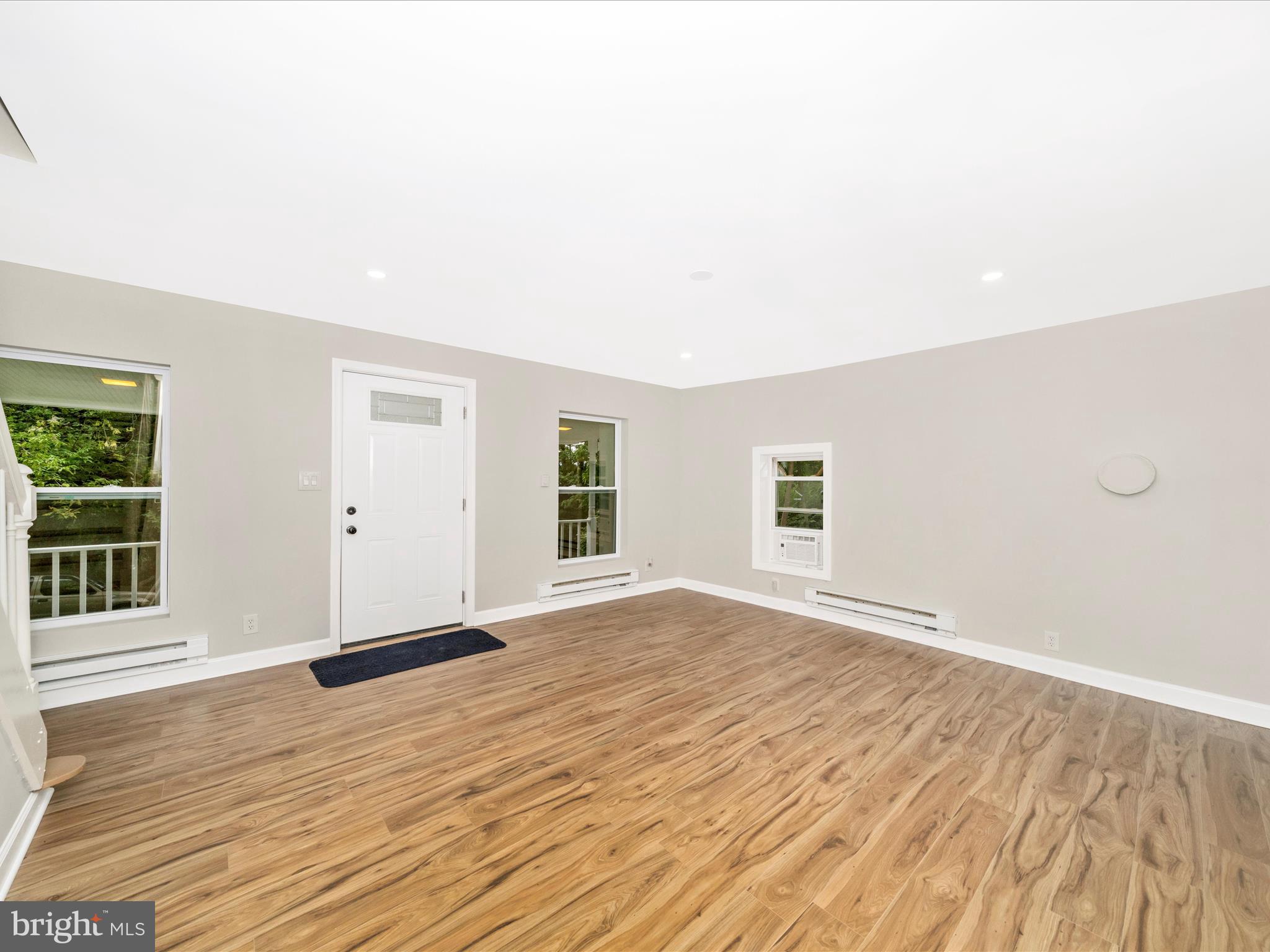 2512 Kaetzel Road Knoxville, MD 21758 - Photo 17 of 54 DSC02861 Living Room_x