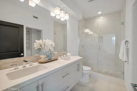 $1,095,000 | 10832 West Riverton Court, Toluca Lake, CA 91602