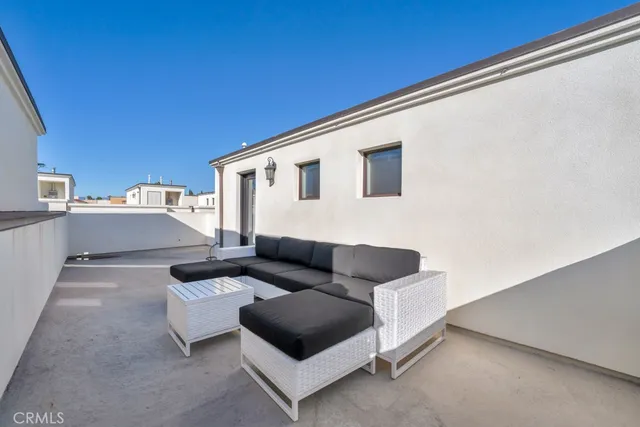 $1,095,000 | 10832 West Riverton Court, Toluca Lake, CA 91602