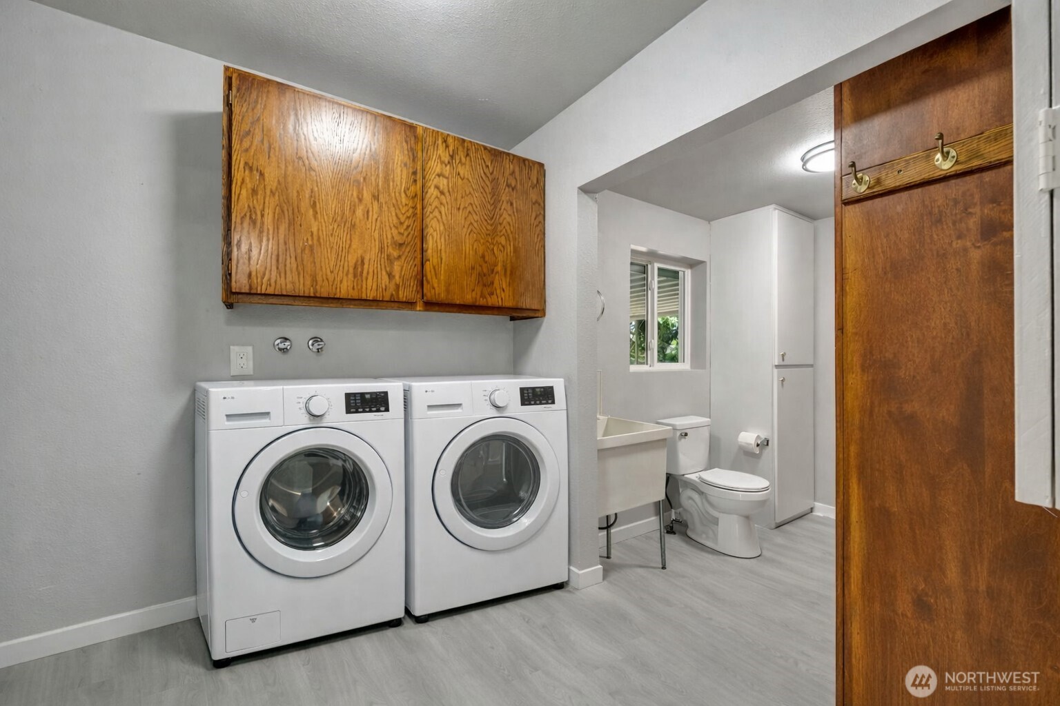 12833 9th Avenue Southwest Burien, WA 98146 - Photo 16 of 39