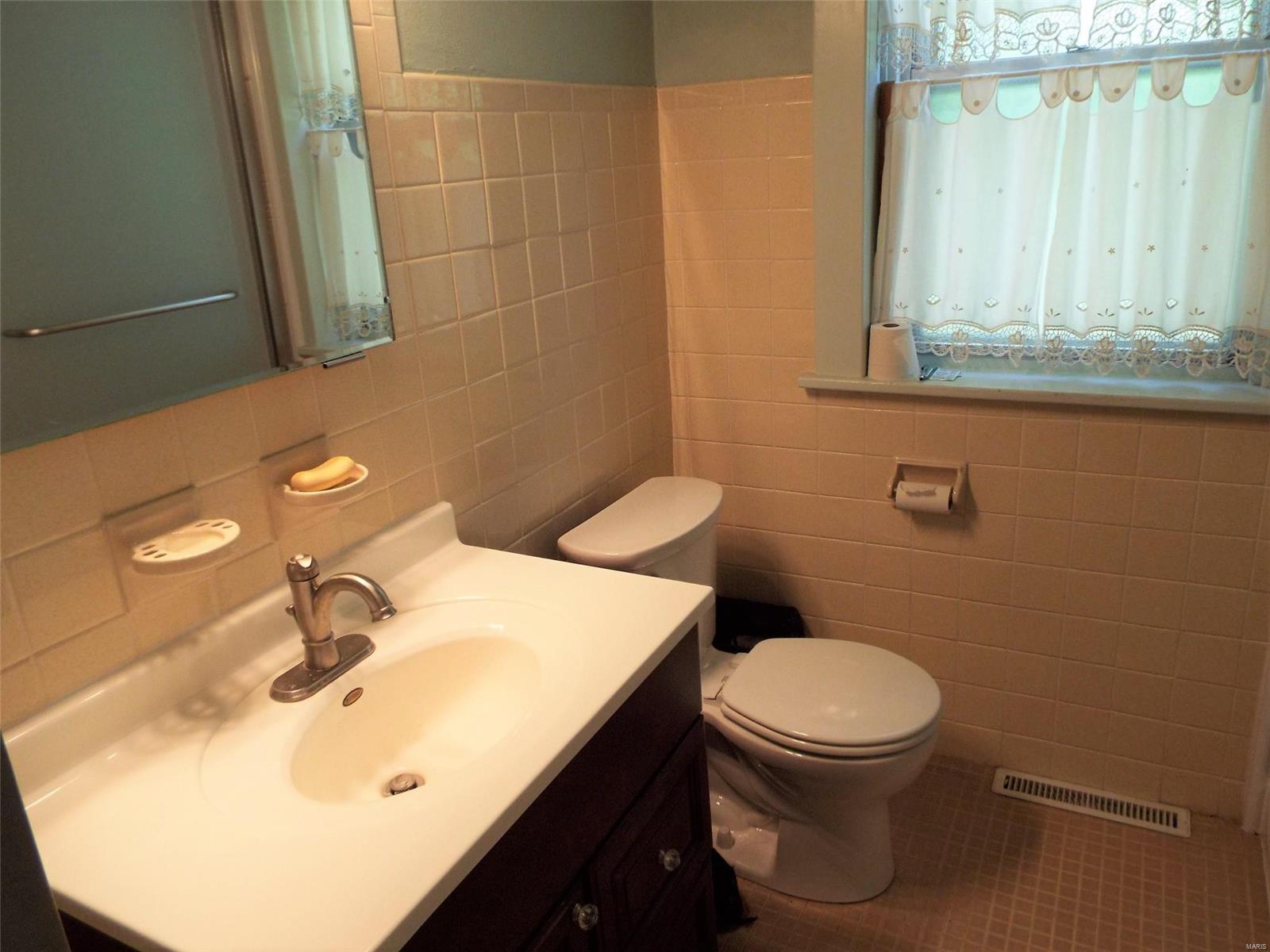 127 Liberty Road Fairview Heights, IL 62208 - Photo 9 of 45 Gallery Image 9