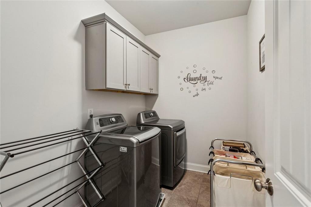 4846 Ralin Court Southwest Atlanta, GA 30331 - Photo 22 of 38 a utility room with dryer and washer
