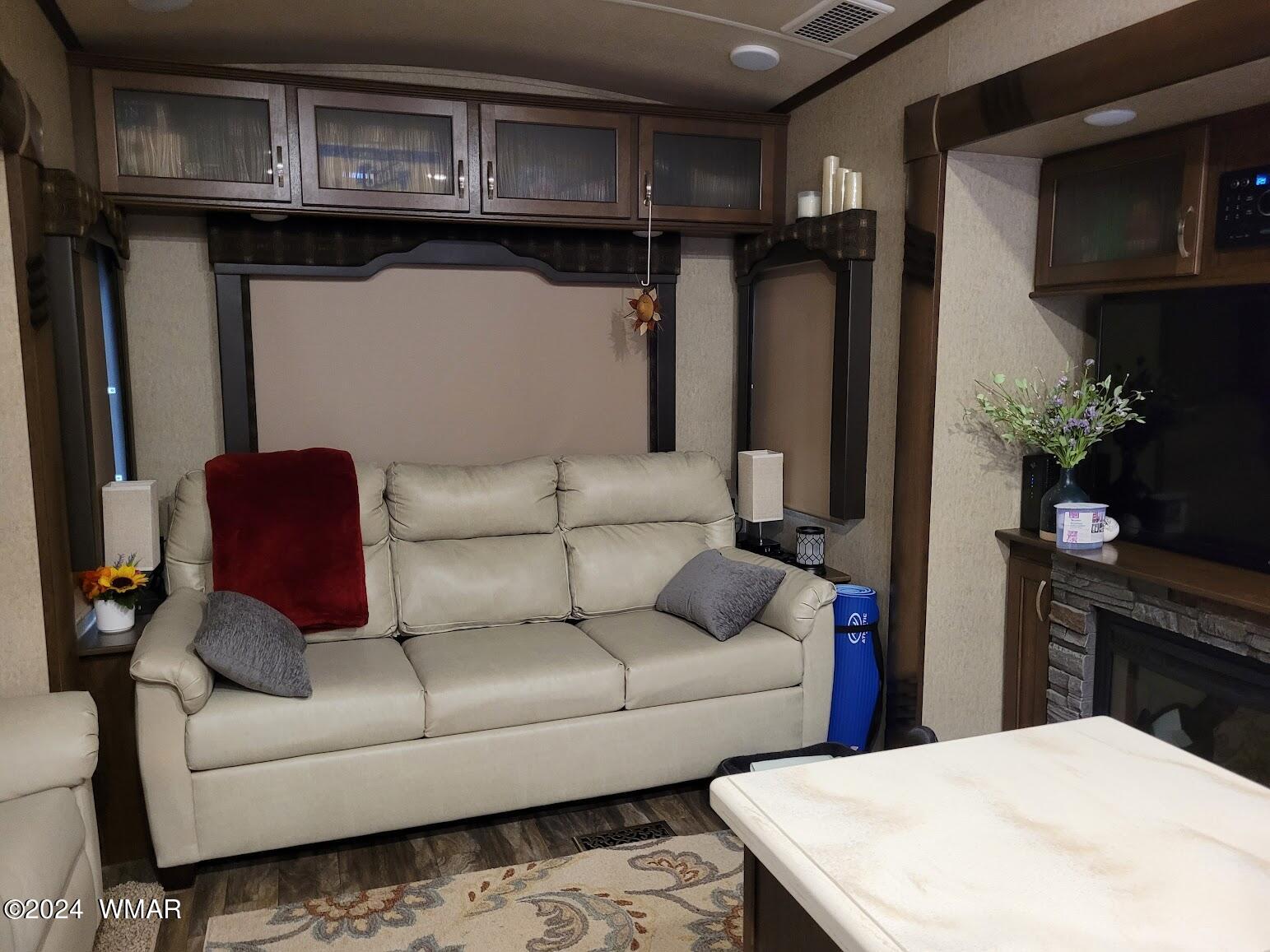 1930 Larson Road, Unit 15 Lakeside, AZ 85929 - Photo 5 of 18 Sofa