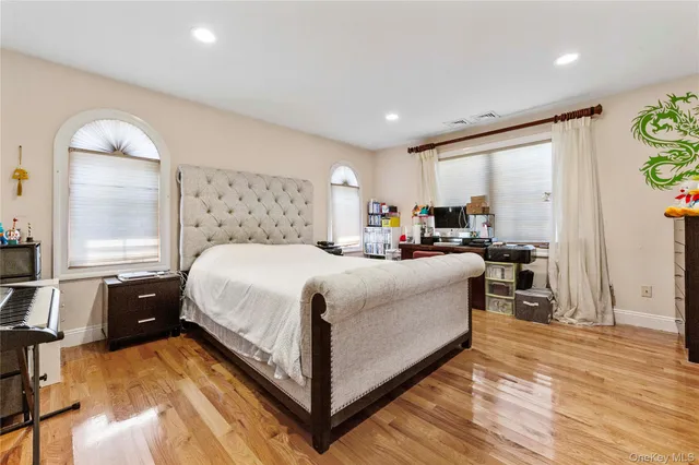 a view of a livingroom with furniture