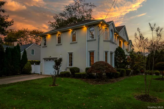 $1,759,000 | 11 Manor Avenue, Roslyn Heights, NY 11577