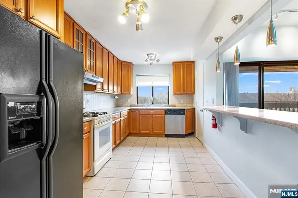 $3,000 | 33 Green Valley Court, Secaucus, NJ 07094