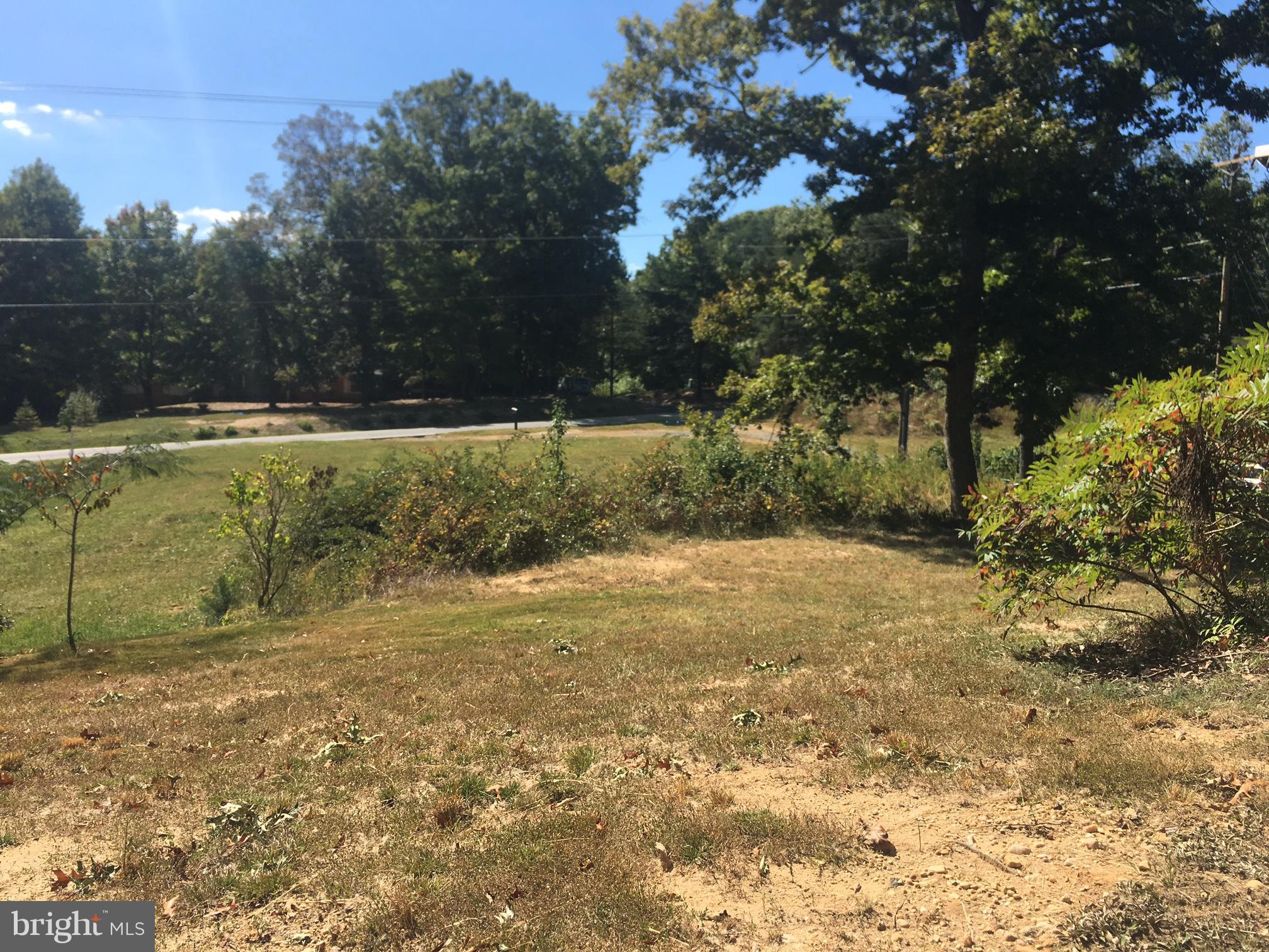 685 Courthouse Road Stafford, VA 22554 - Photo 3 of 11 LARGE FRONT YARD
