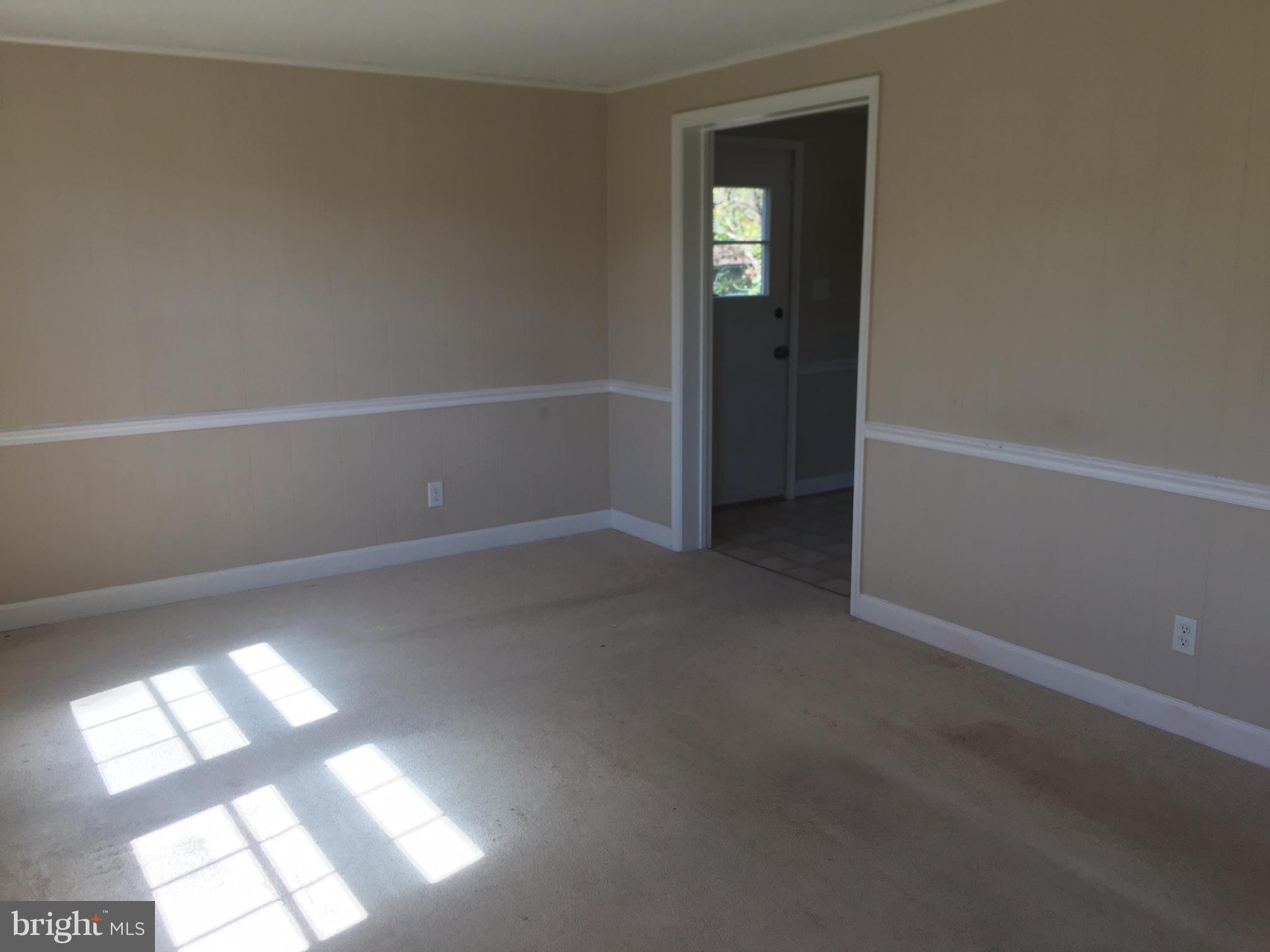 685 Courthouse Road Stafford, VA 22554 - Photo 8 of 11 Living Room