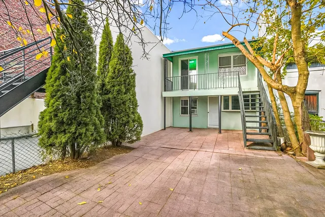 a view of a chairs and table in backyard