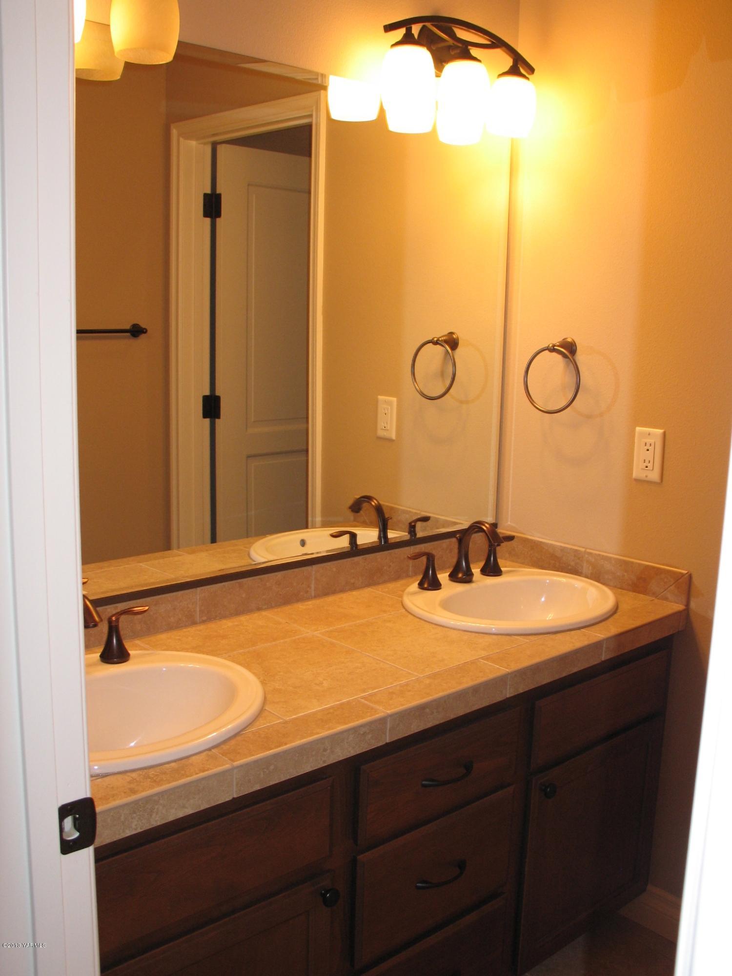 8890 Coolidge Road, Unit 3 Yakima, WA 98903 - Photo 6 of 8 a bathroom with a sink and a mirror
