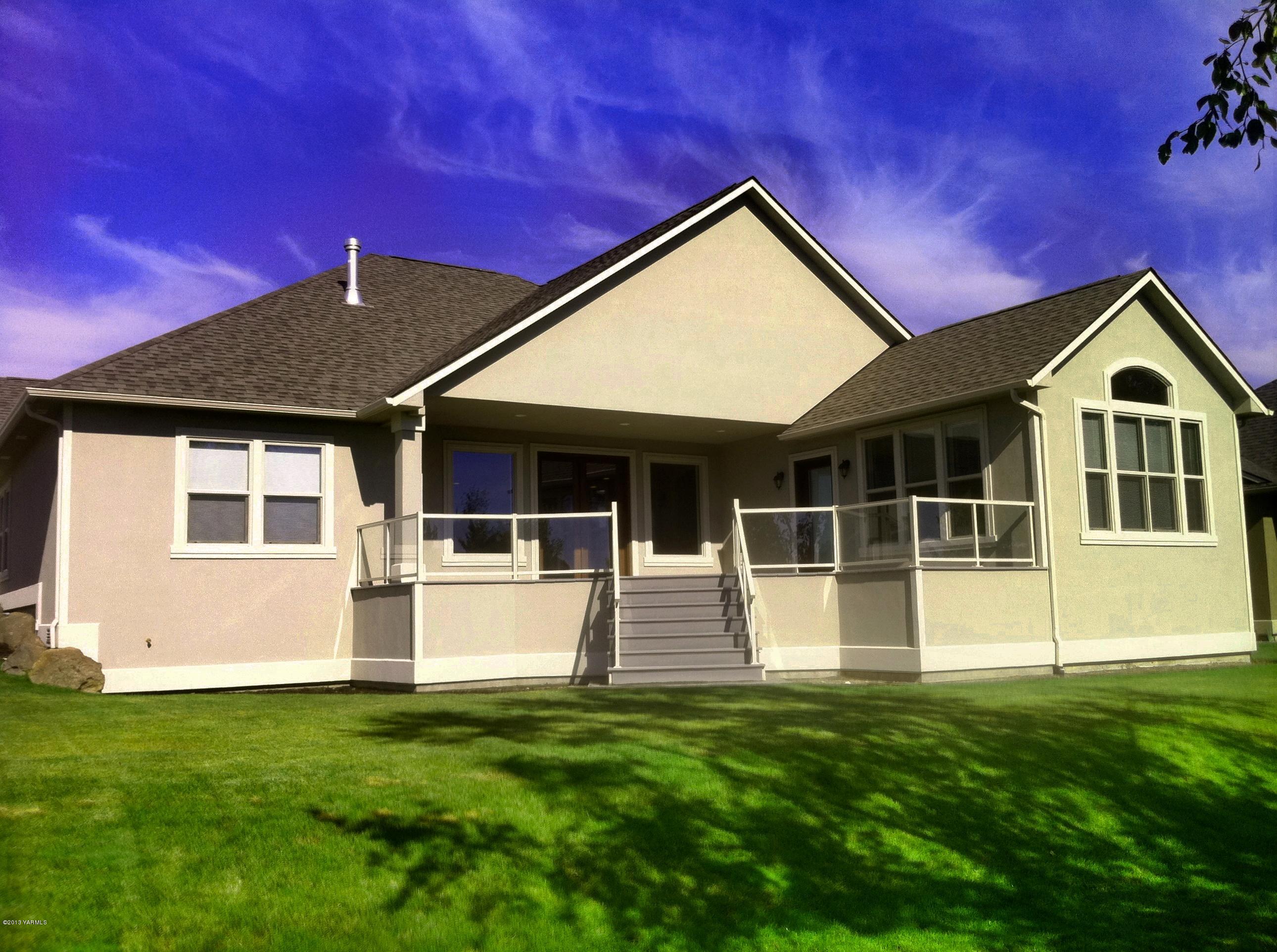 8890 Coolidge Road, Unit 3 Yakima, WA 98903 - Photo 7 of 8 a front view of a house with a yard