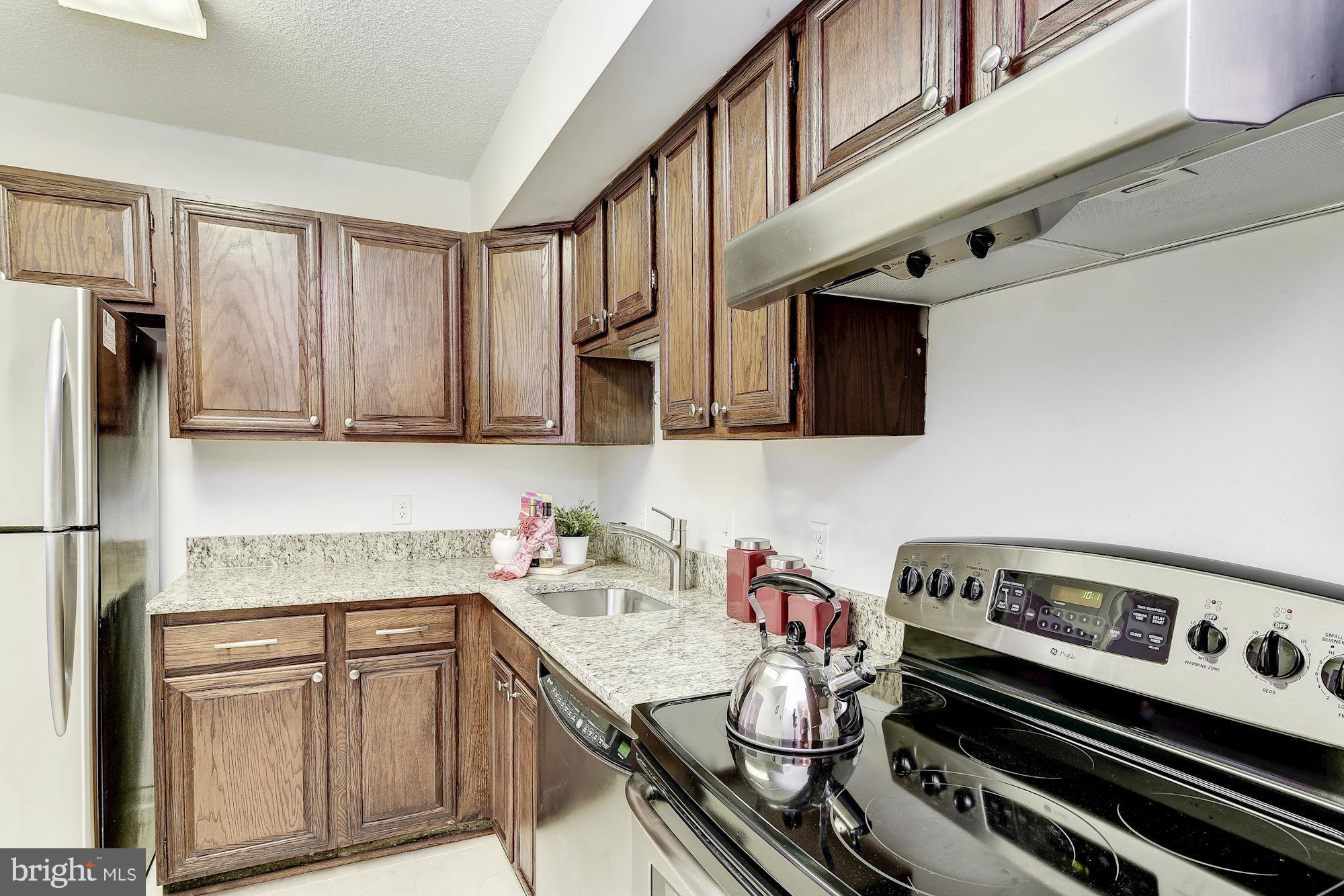 2141 P Street Northwest, Unit 809 Washington, DC 20037 - Photo 5 of 26 Kitchen