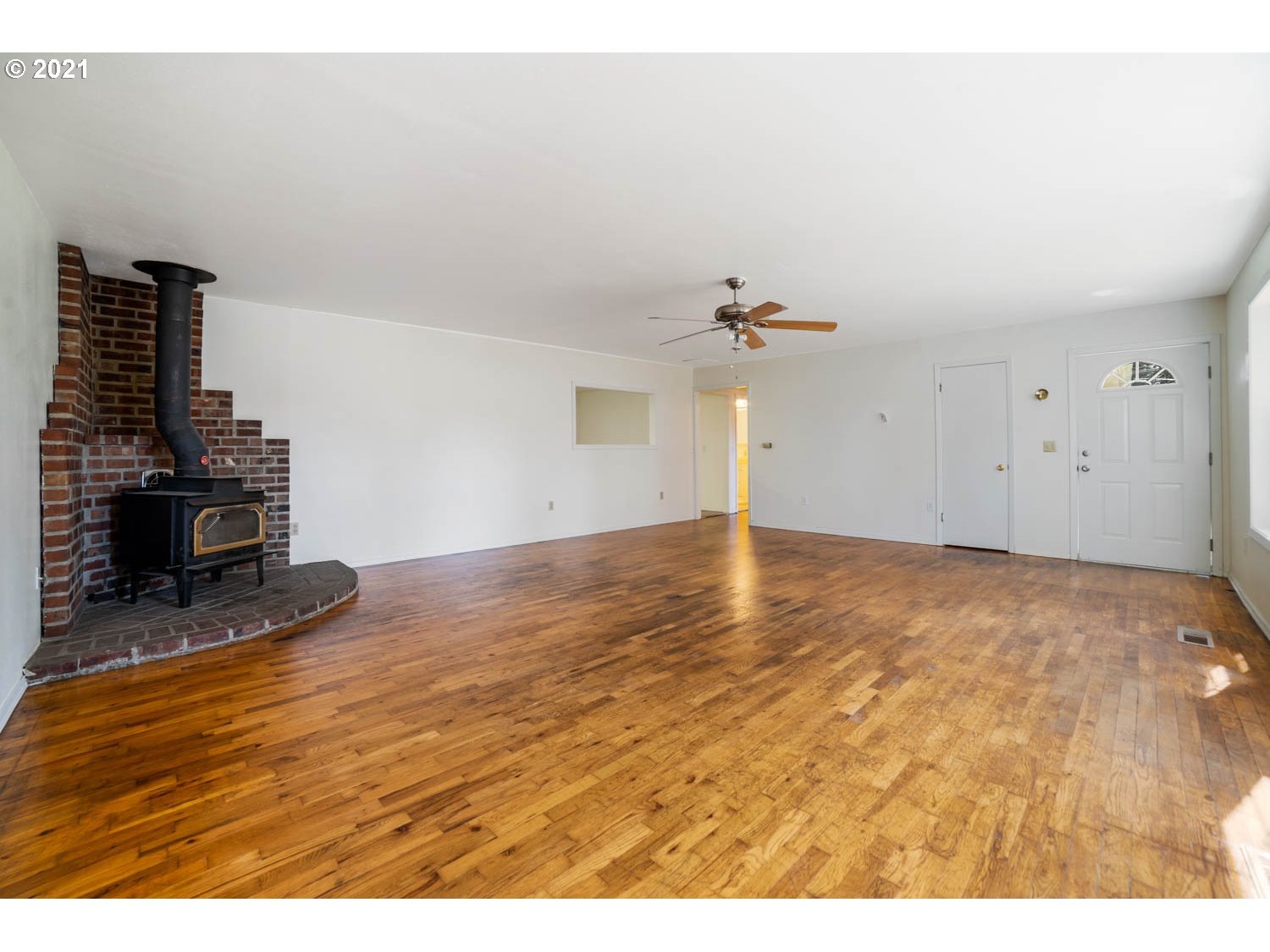 3039 Brown Road Northeast Salem, OR 97305 - Photo 5 of 29 Gallery Image 5