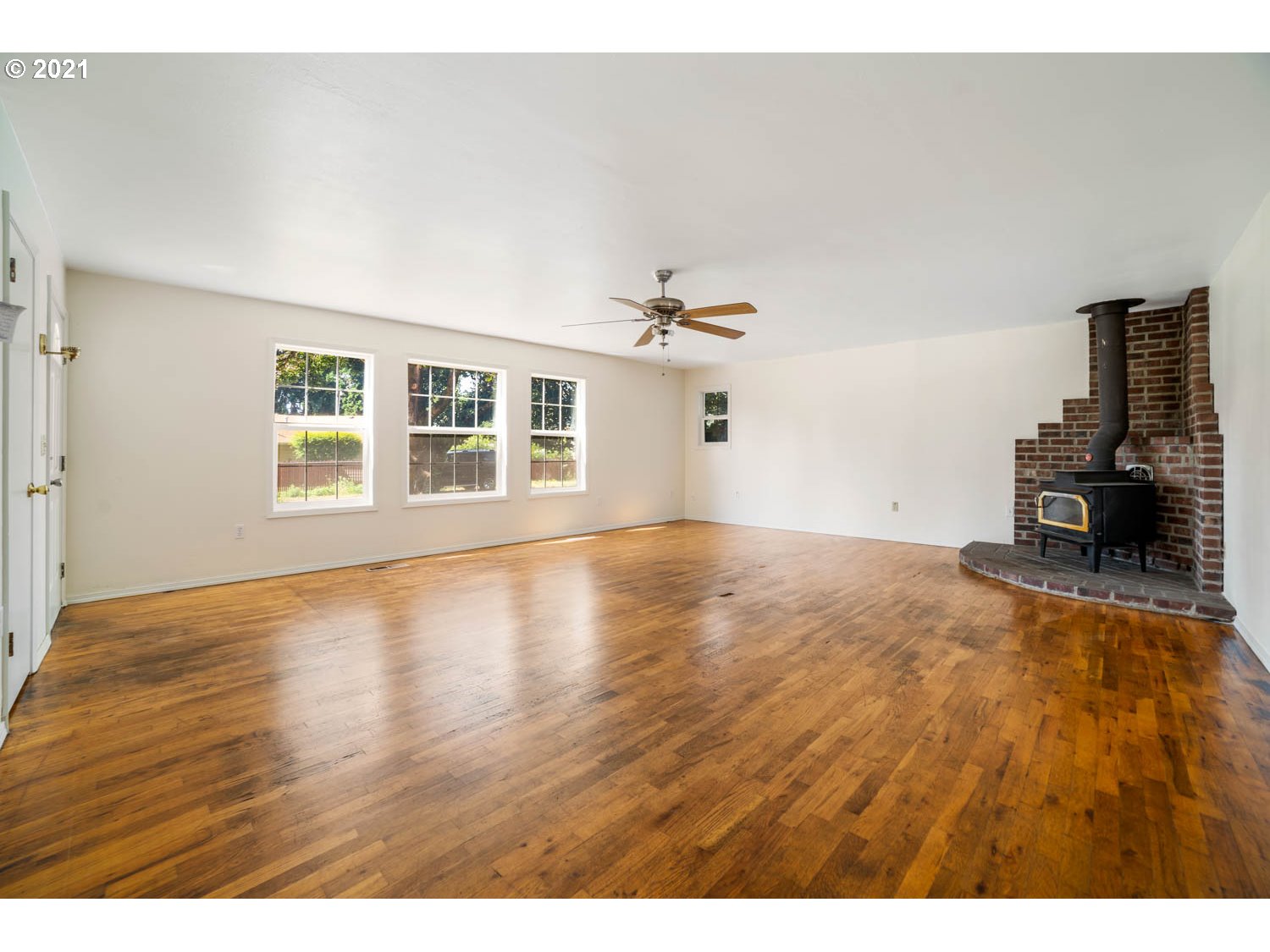 3039 Brown Road Northeast Salem, OR 97305 - Photo 6 of 29 Gallery Image 6