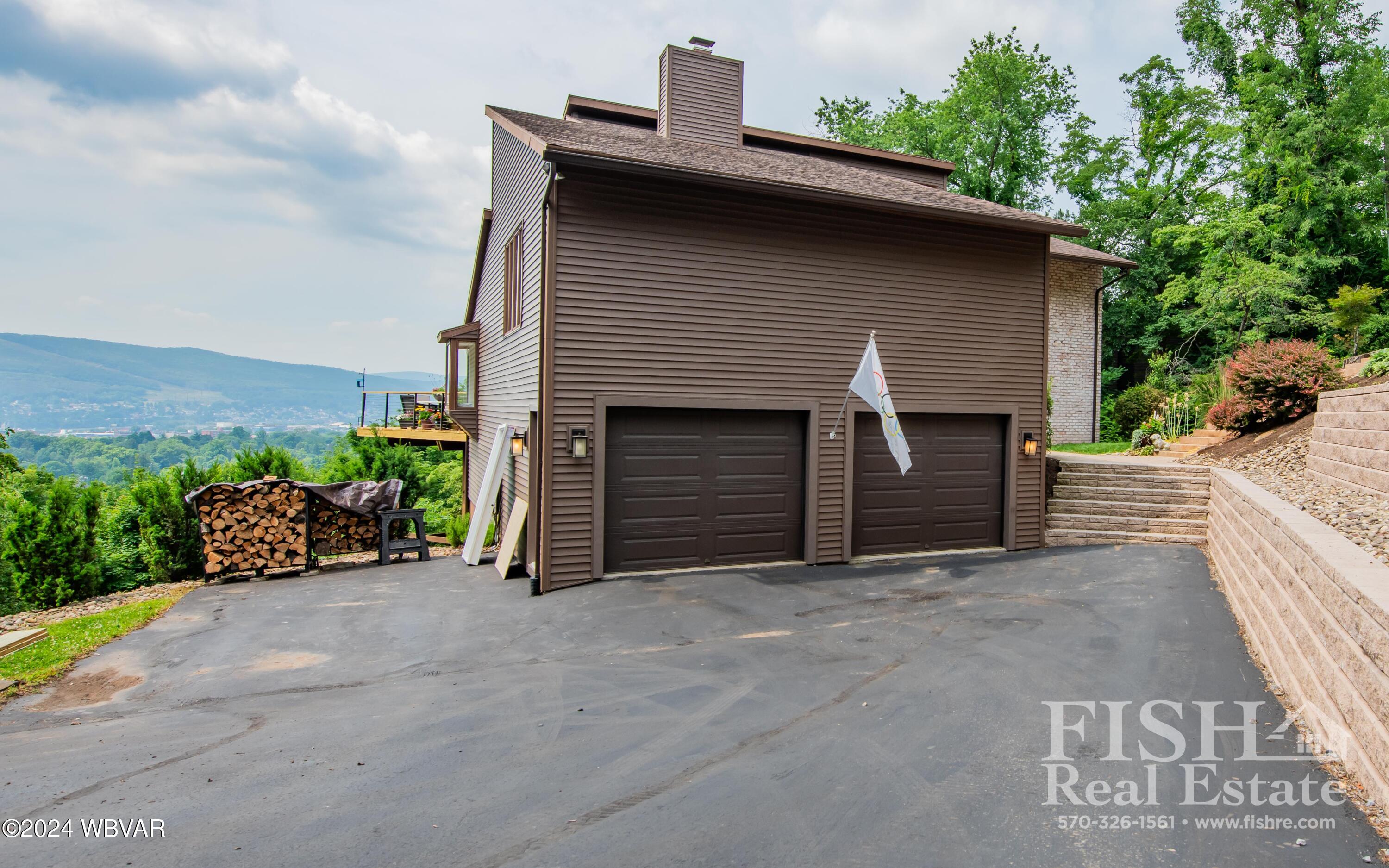 222 Roderick Road Williamsport, PA 17701 - Photo 4 of 43 Garage