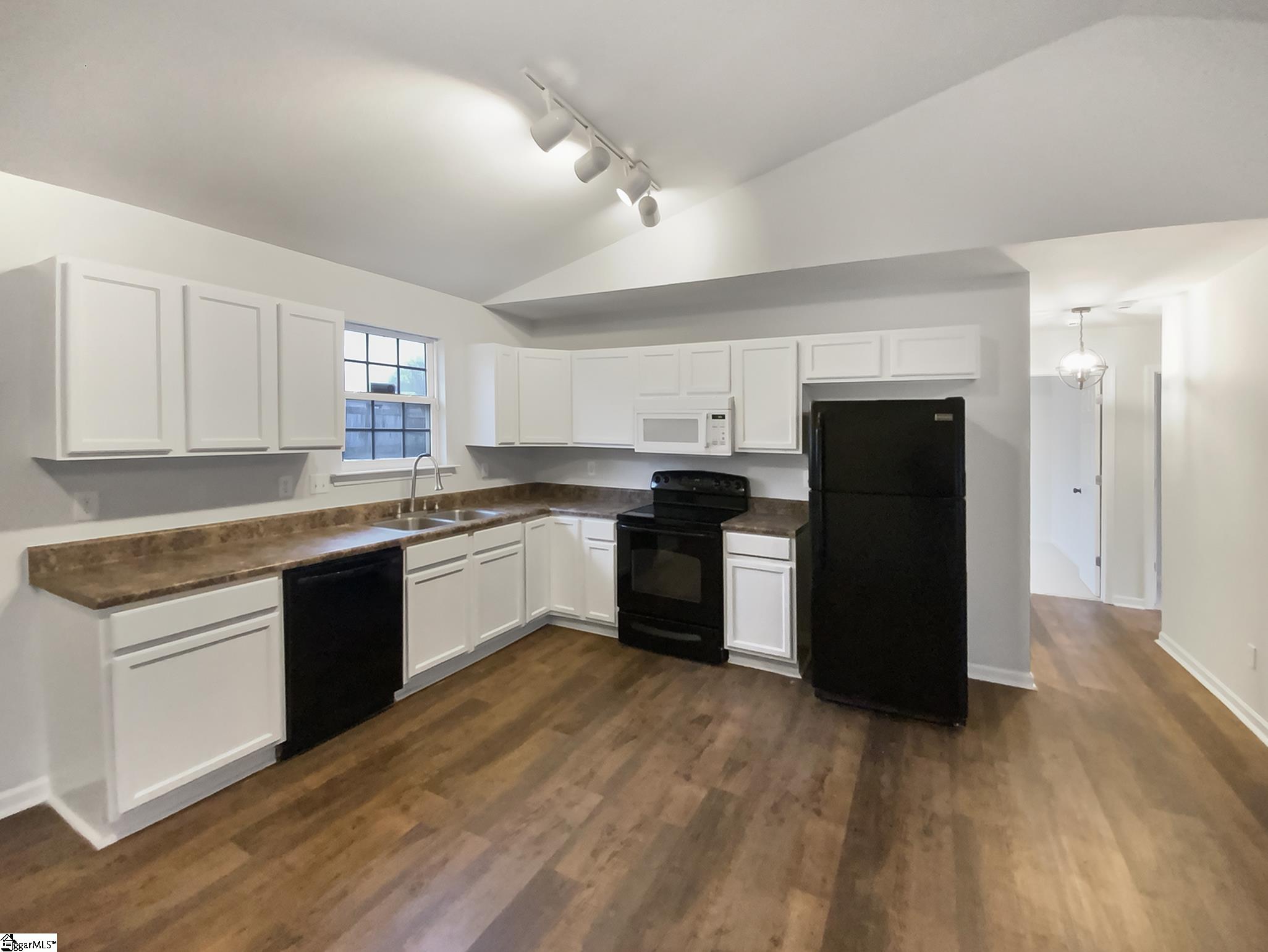 5 Surfside Court Piedmont, SC 29673 - Photo 2 of 16