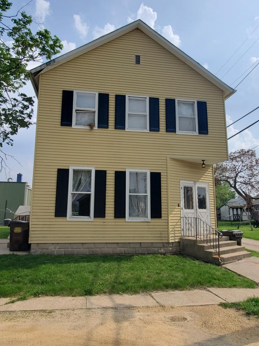 101 West White Oak Road Forreston, IL 61030 - Photo 1 of 26 Gallery Image 1